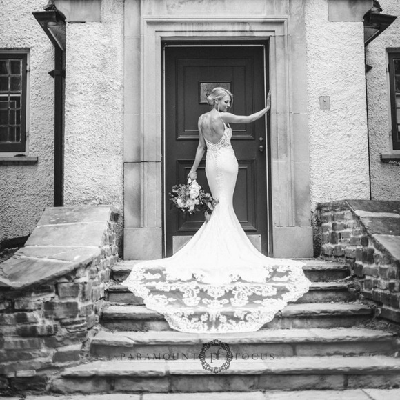 WEDDING DRESS - Picture 4 of 15